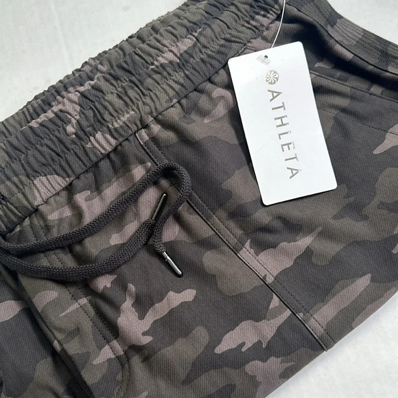 Athleta Farallon Joggers Camo Print Pull On Women Size 26 NWT Activewear Pants - Picture 1 of 12